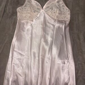 Jones New York Cream Lace Satin Nightgown vintage